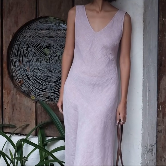 Premium Linen Maxi Dress (purle, V-neckline and back) - Picture 8 of 9